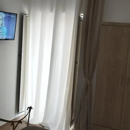 Casa Rosy بيت ضيافة كالتانيسيتا